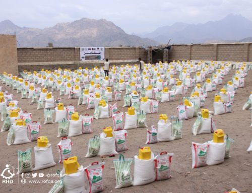 تنفيذ مشروع ( إغاثة اليمن ) لتوزيع المعونات الغذائية في مدينة الحديدة منطقة الجراحي